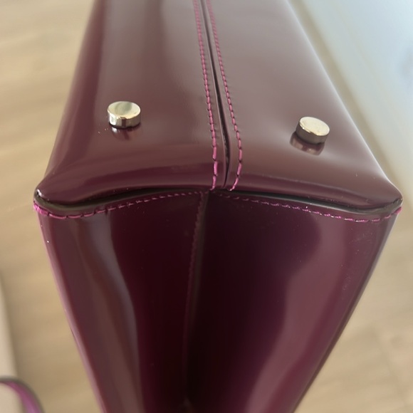 Kate spade top handle and cross body bag in burgundy color. Like new condition - Picture 6 of 7